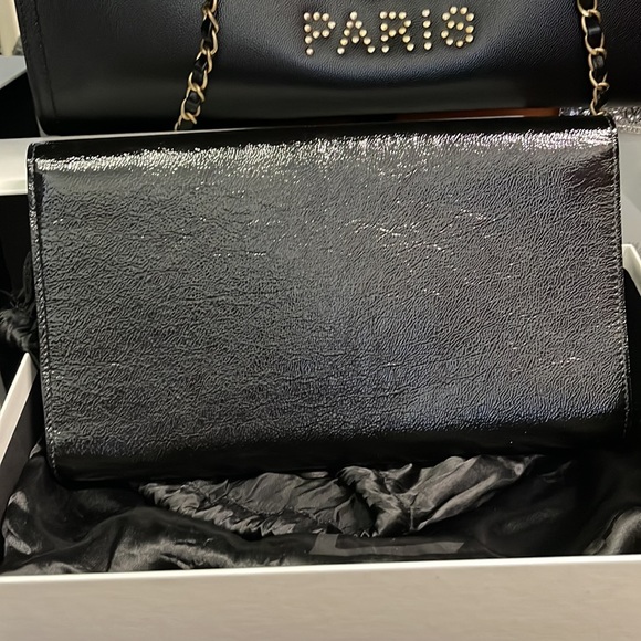 Belle De Jour Black Patent Leather clutch YSL - Picture 7 of 8